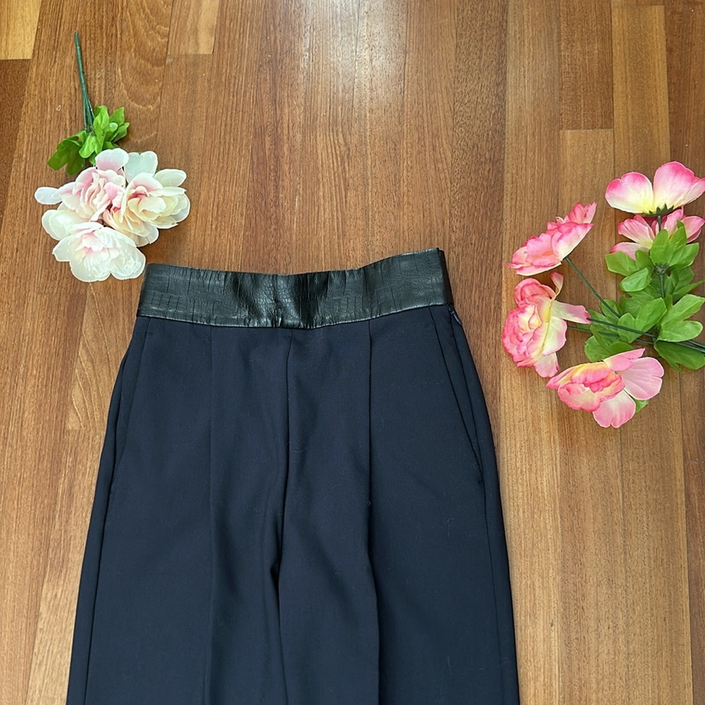 Ann Taylor Navy blue pants high waist
New without tags - Picture 2 of 9
